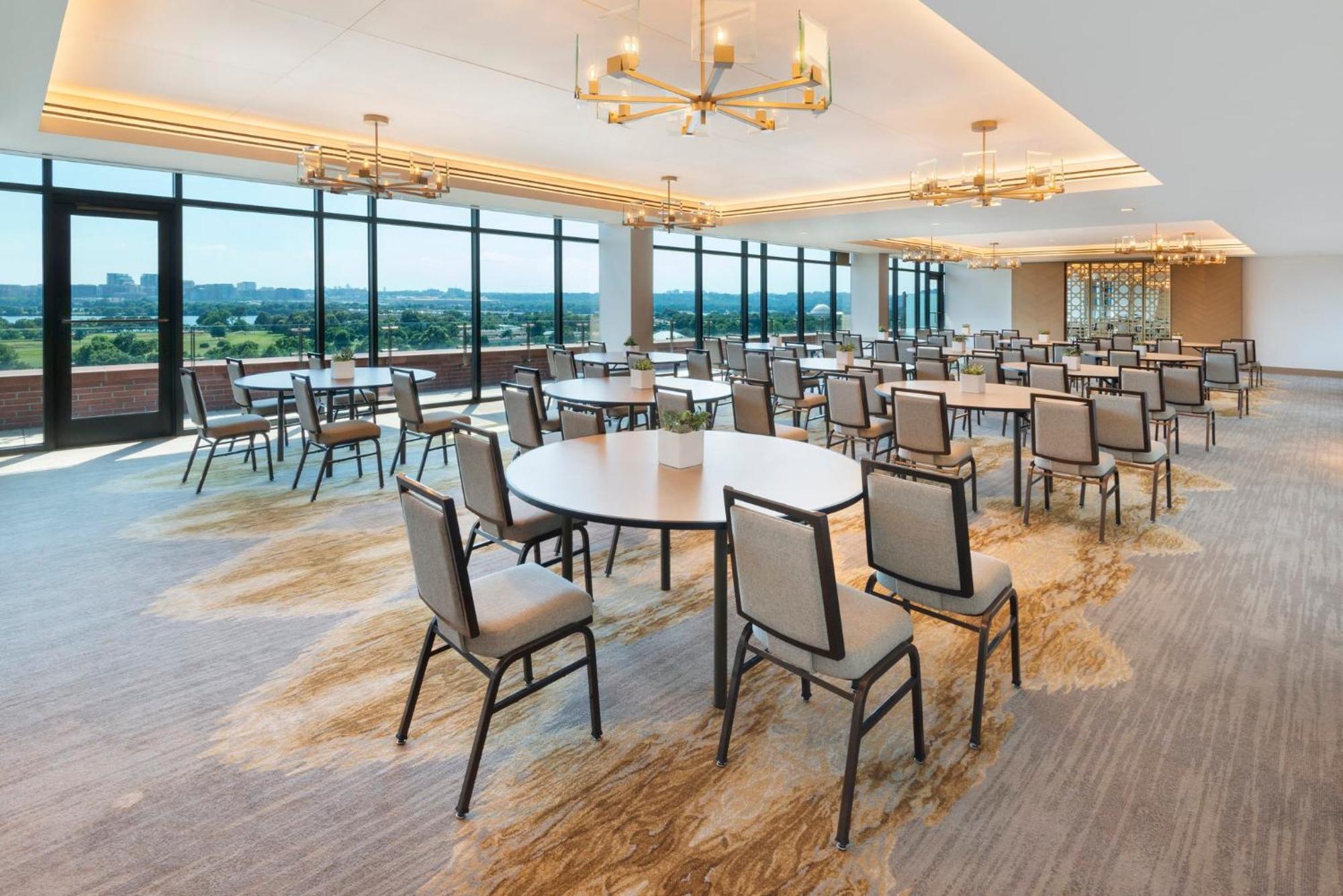 Intercontinental - D.c. - The Wharf By Ihg Washington